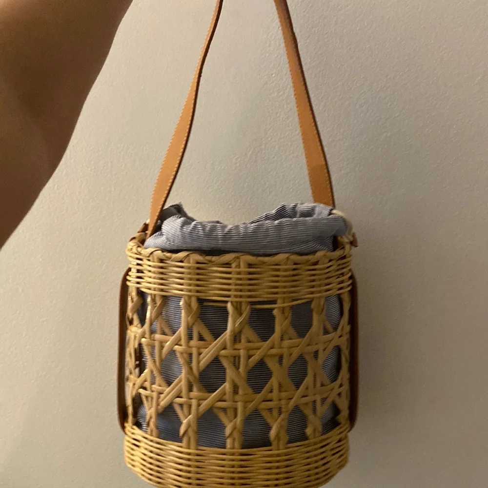 J.McLaughlin basket purse with blue striped interior and brown handle - Picture 2 of 5